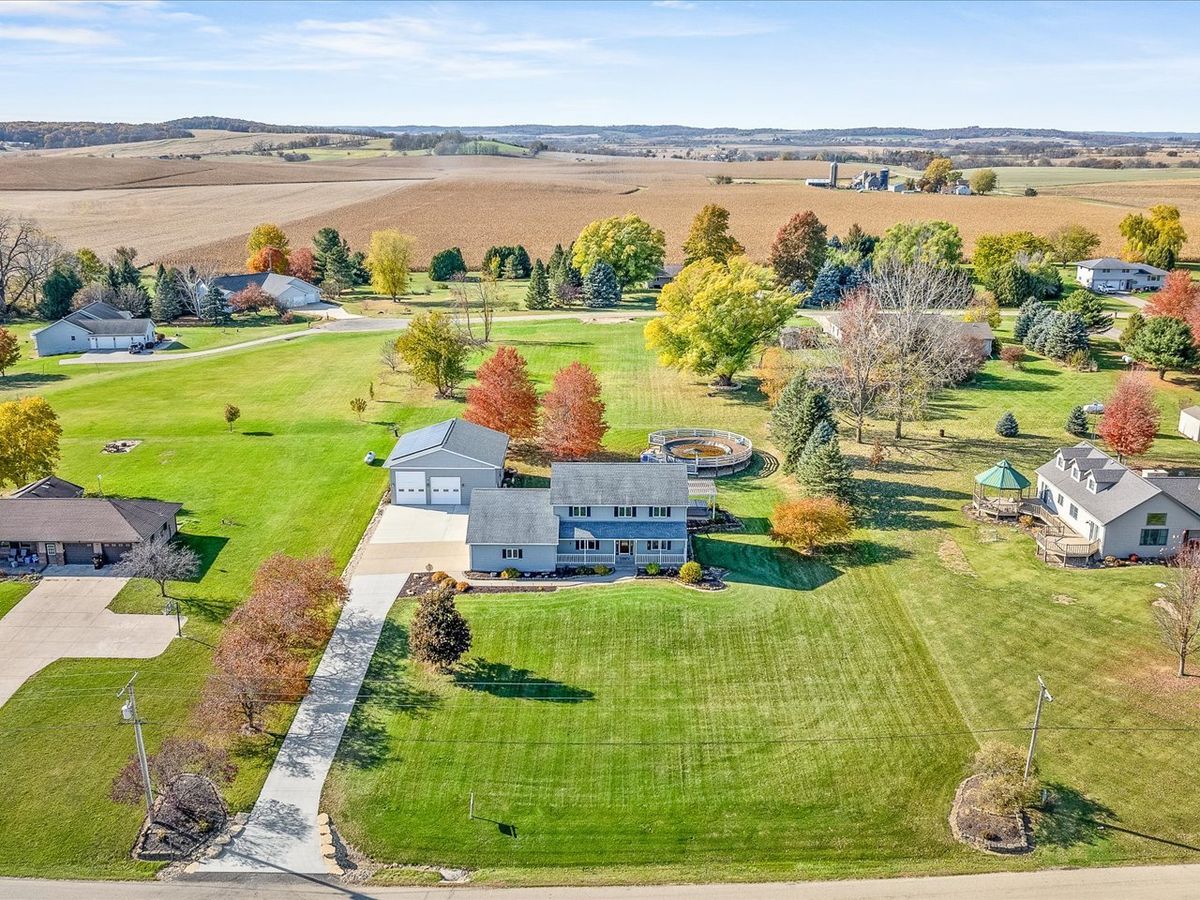 3028 S Golf Road, Stockton, IL 61085