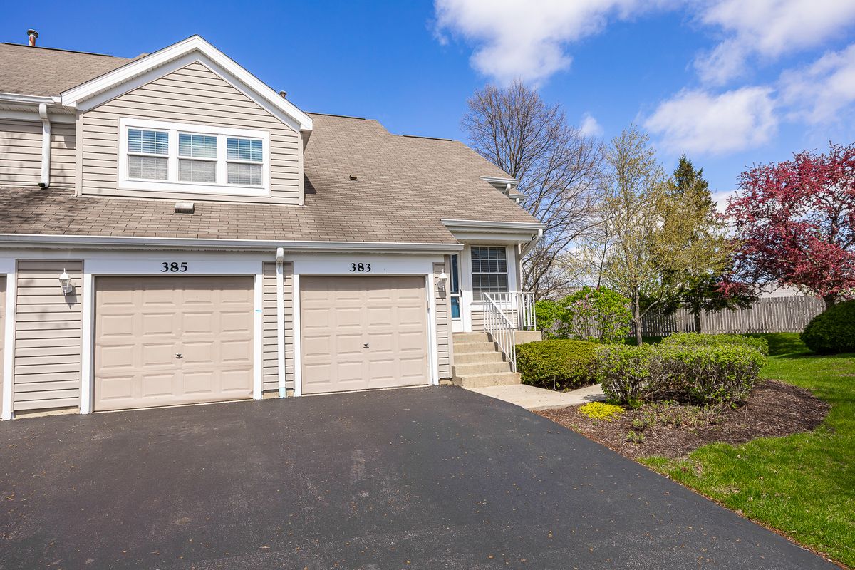 383 WEXFORD Court, Carol Stream, IL 60188