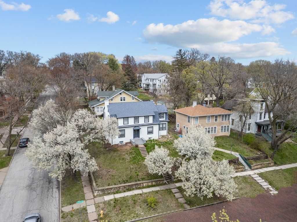 1200 9th Street, Davenport, IA 52803