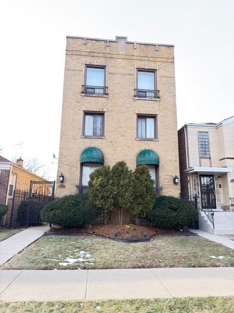 7936 S Campbell Avenue #2R — Chicago, IL 60652