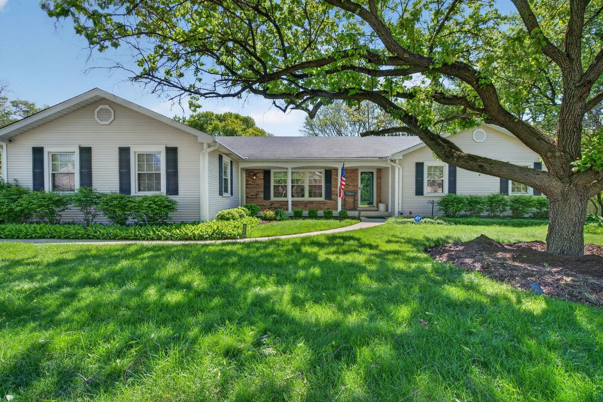 1105 Barcroft Court, Naperville, IL 60540