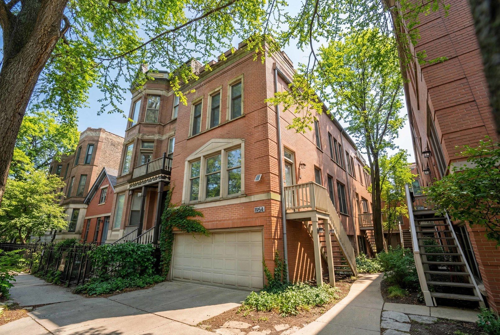 1954 N Seminary Avenue — Chicago, IL 60614