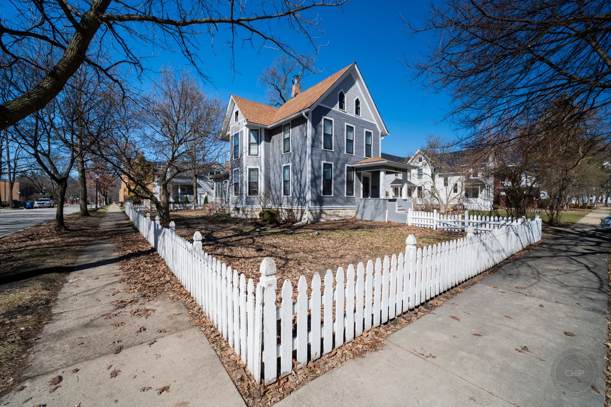 205 Sleight Street, Naperville, IL 60540