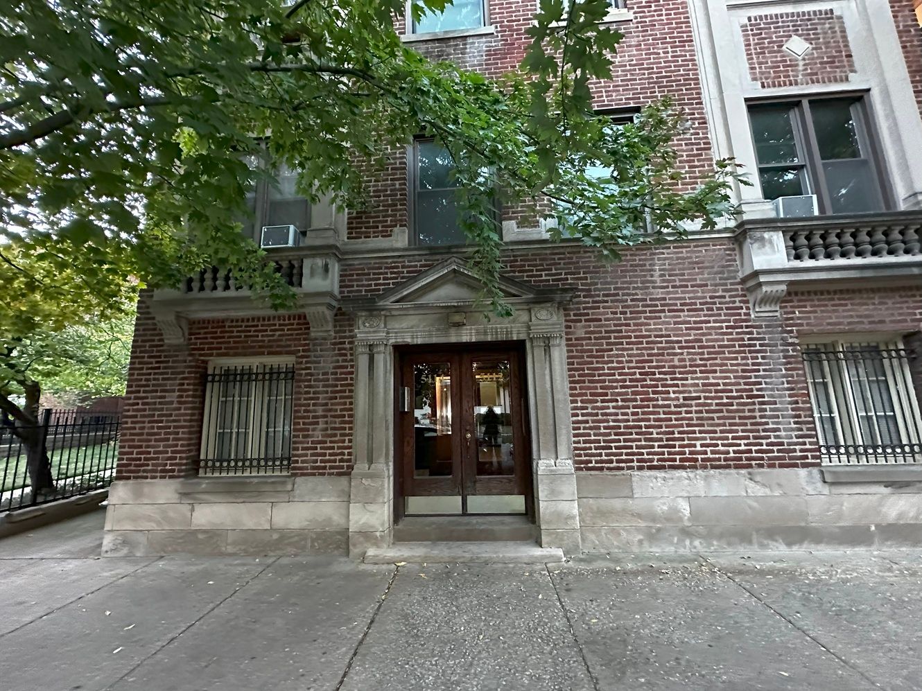 5114 Woodlawn Avenue — Chicago, IL 60615