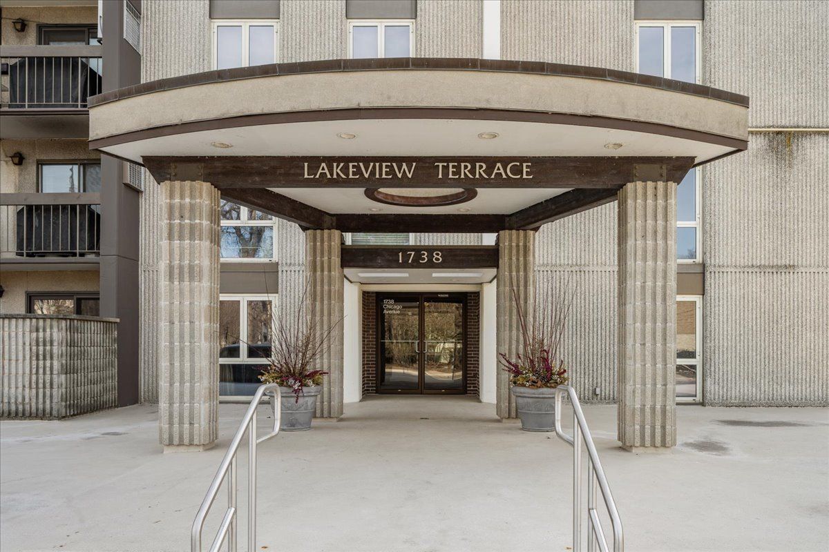 1738 Chicago Avenue, Evanston, IL 60201