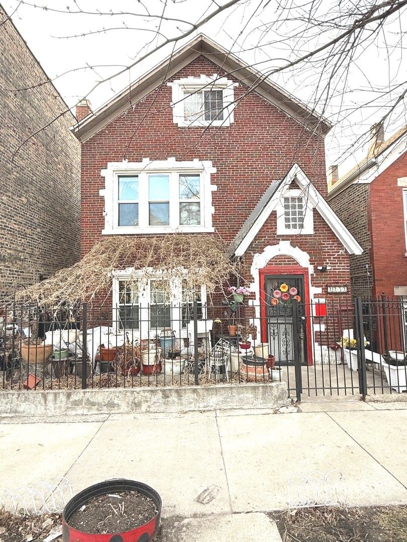 2252 S Sacramento Avenue — Chicago, IL 60623
