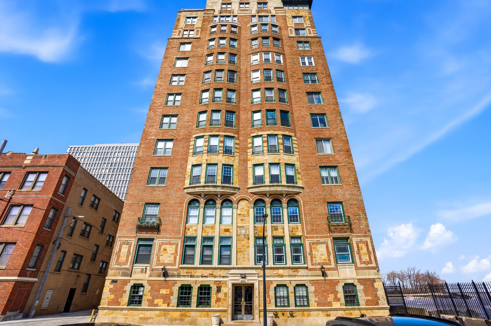 2666 E 73rd Street #4W — Chicago, IL 60649