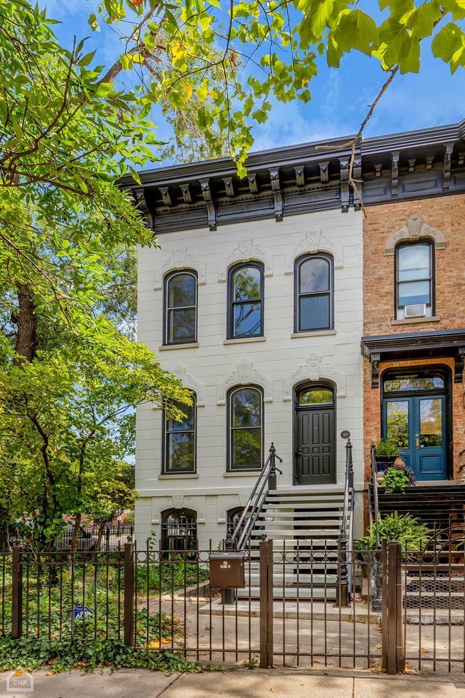 801 S Oakley Boulevard — Chicago, IL 60612