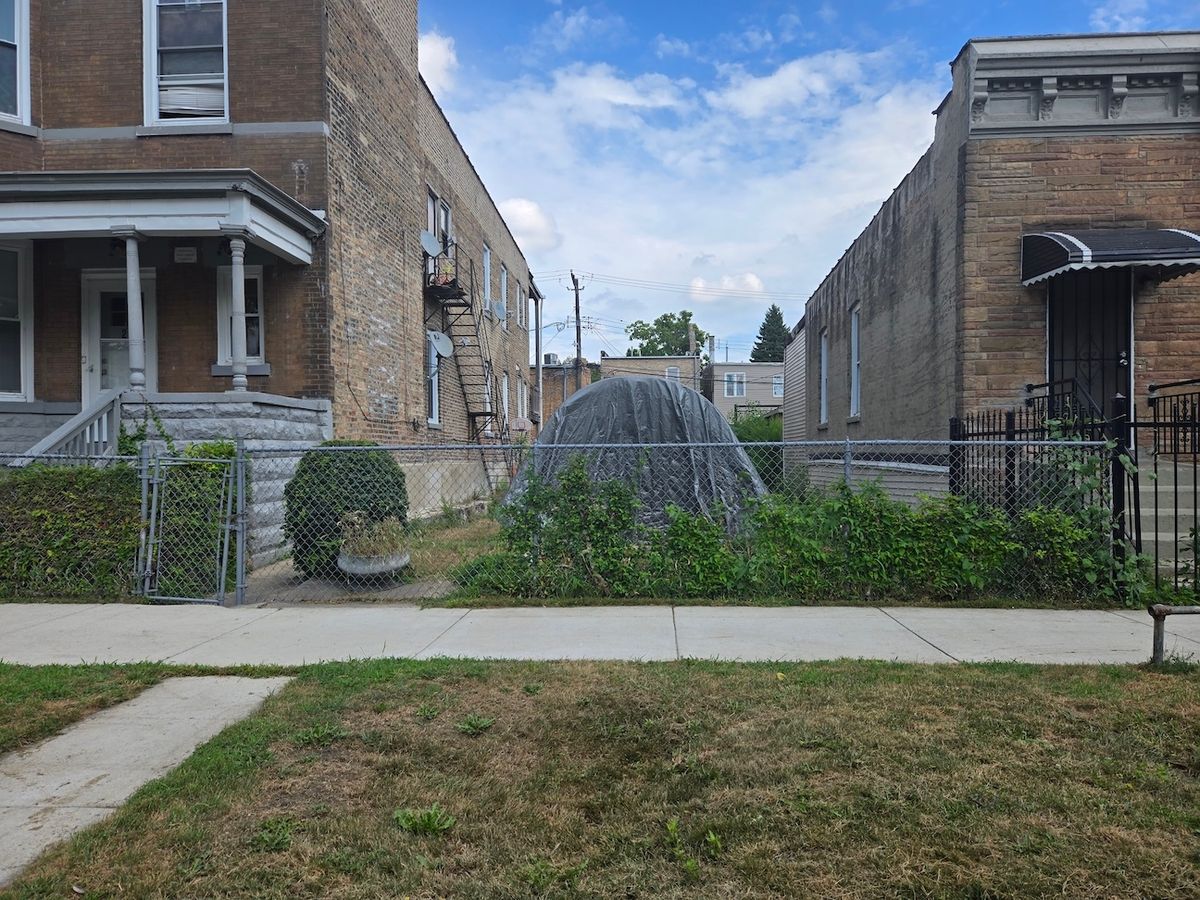 2103 Trumbull Avenue, Chicago, IL 60623