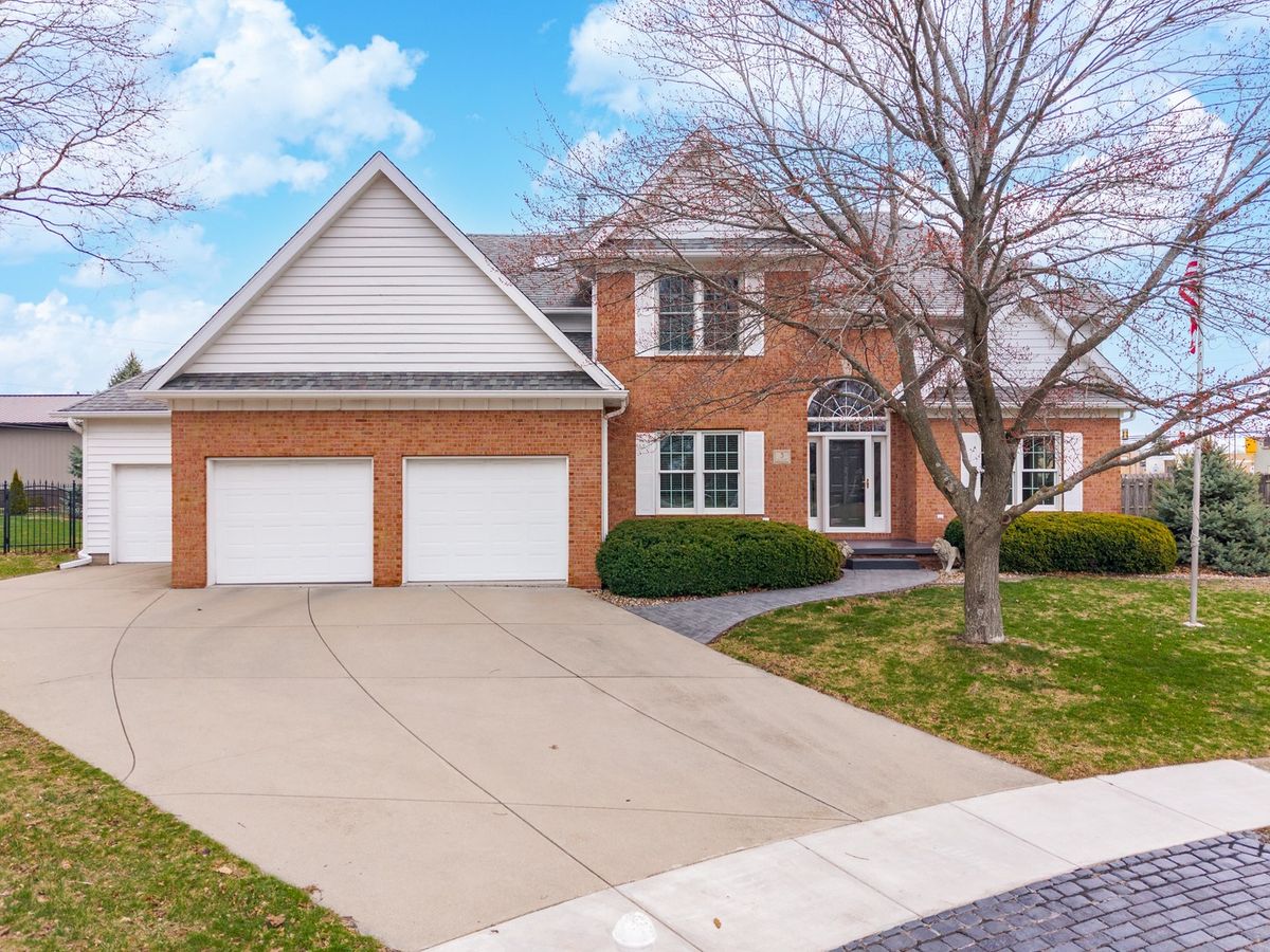 3 Jill Court, Bloomington, IL 61701