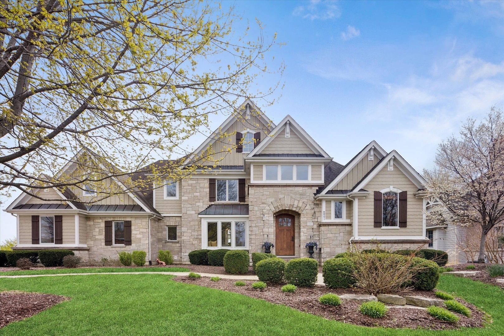 521 River Ridge Drive — St. Charles, IL 60175