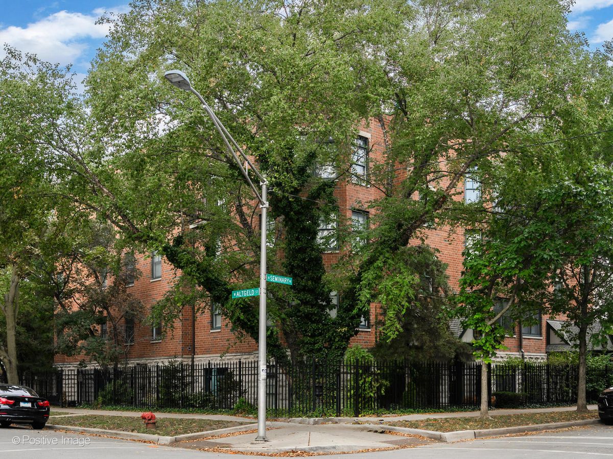 2500 Seminary Avenue, Chicago, IL 60614