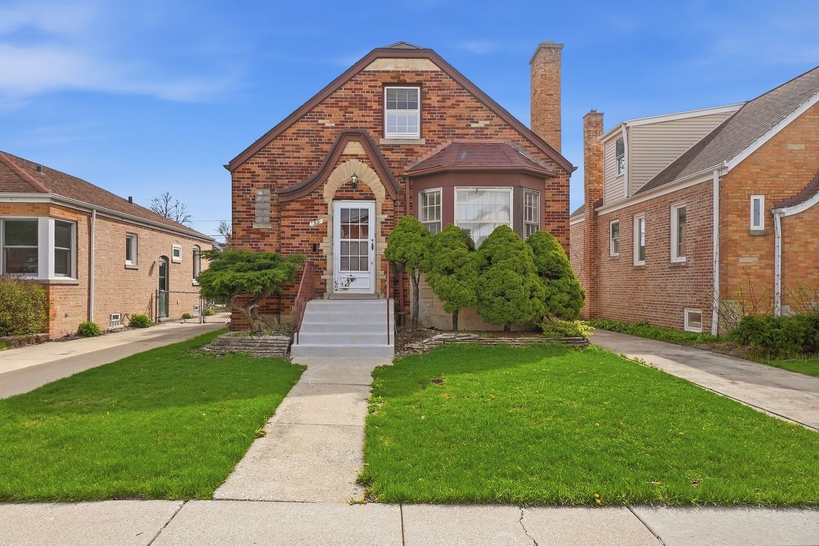 7339 N Osceola Avenue — Chicago, IL 60631