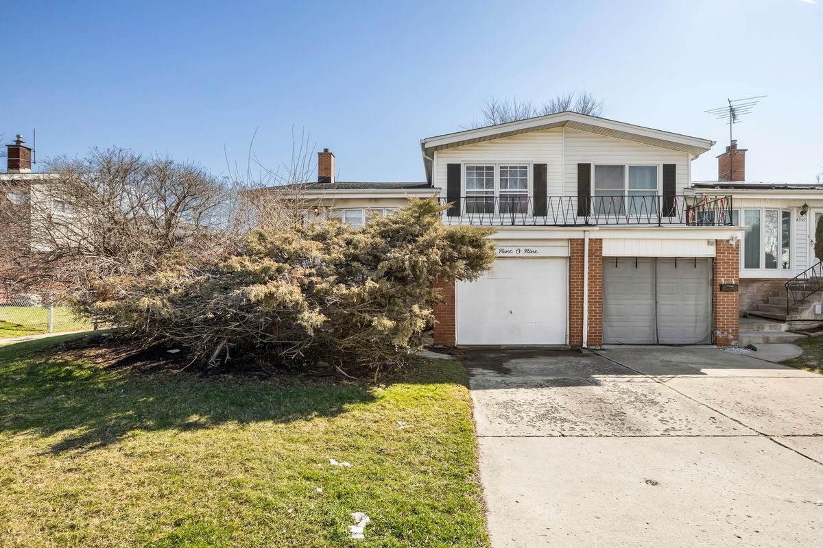 8909 Robin Drive, Des Plaines, IL 60016