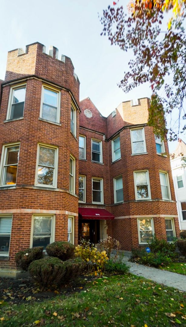 32 S Menard Avenue — Chicago, IL 60644