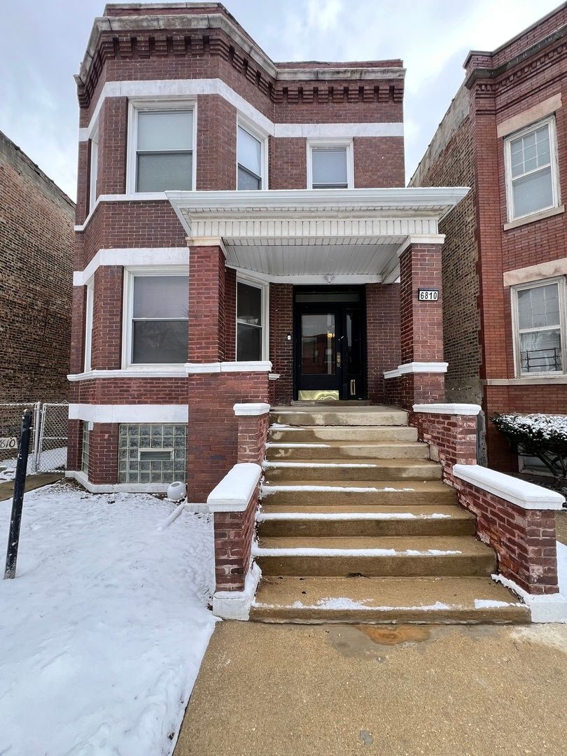 6810 S Calumet Avenue #2 — Chicago, IL 60637