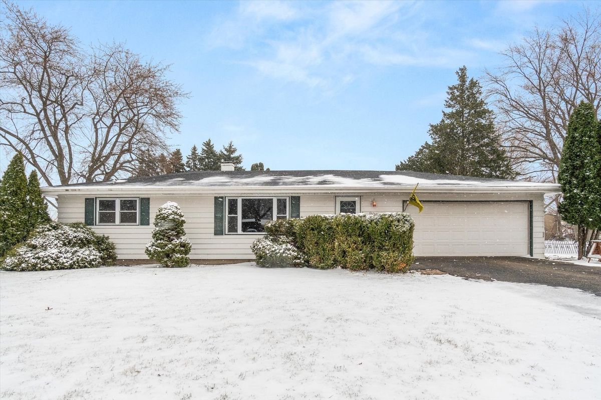 906 Lindenwood Drive, Aurora, IL 60506