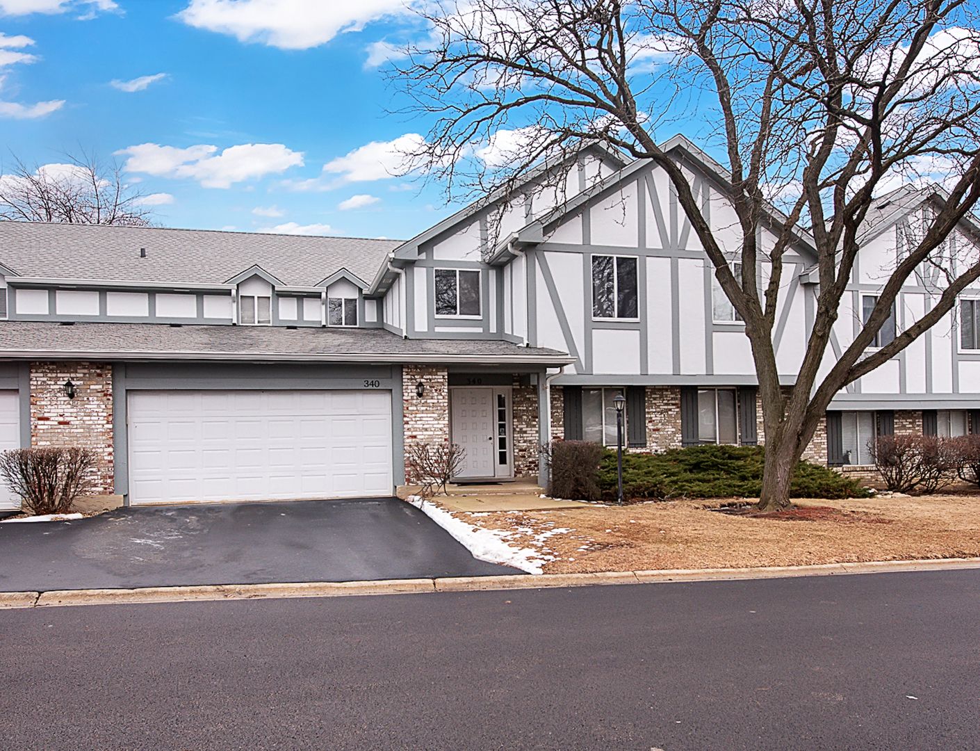 340 Springlake Lane #D — Aurora, IL 60504