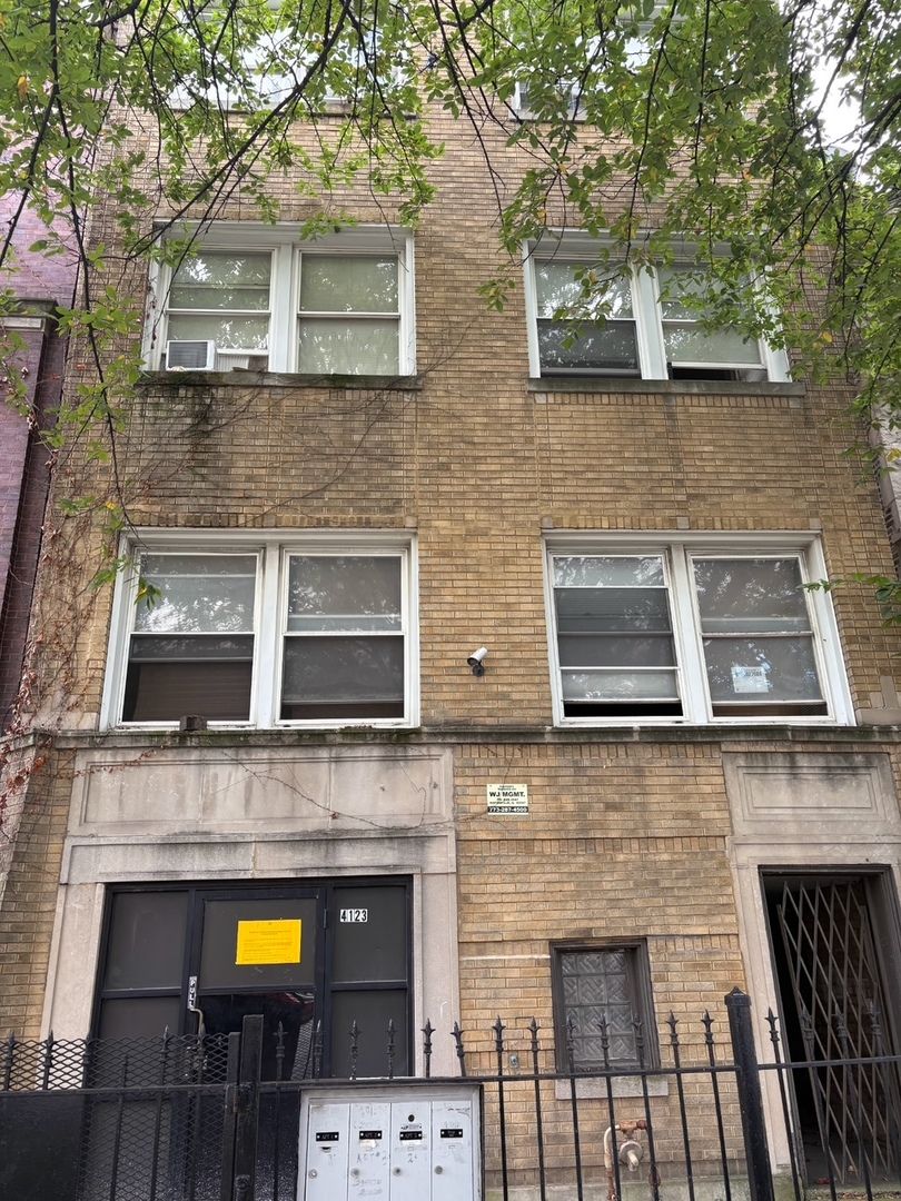 4123 Washington Boulevard, Chicago, IL 60624