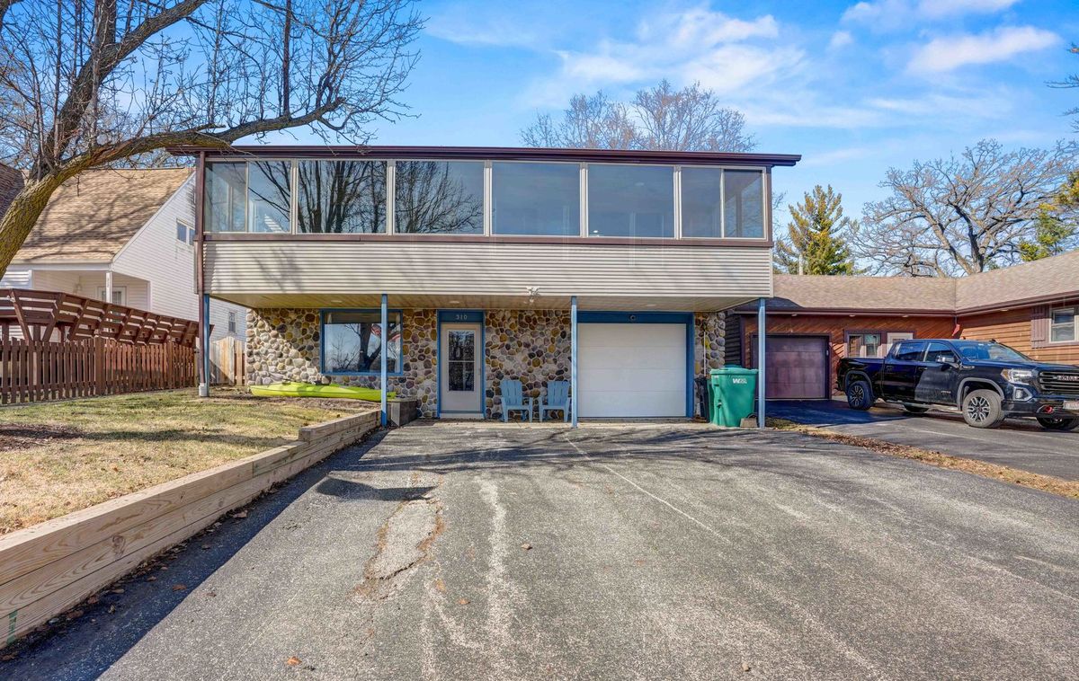 310 Mastodon Drive, Ingleside, IL 60041