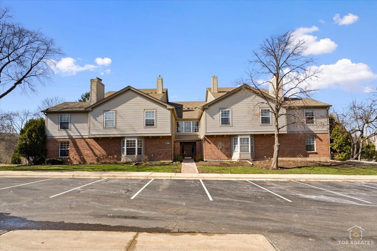 132 White Oak Court, Schaumburg, IL 60195