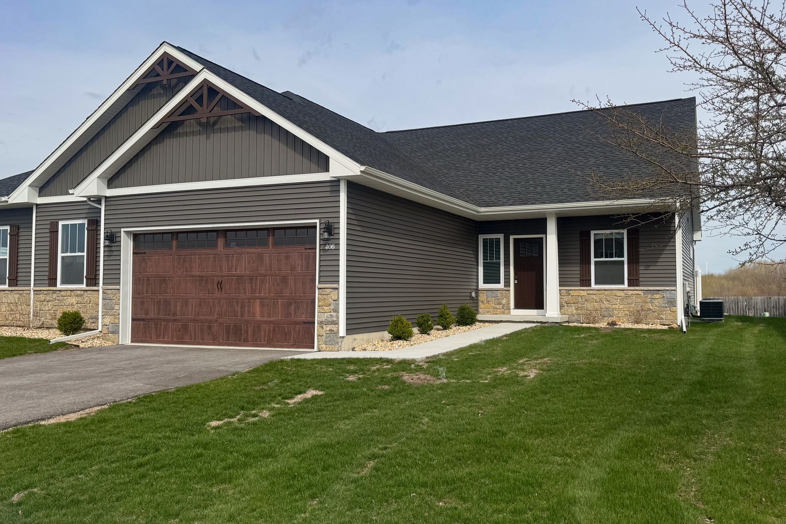 406 Anjali Court #R — Sycamore, IL 60178