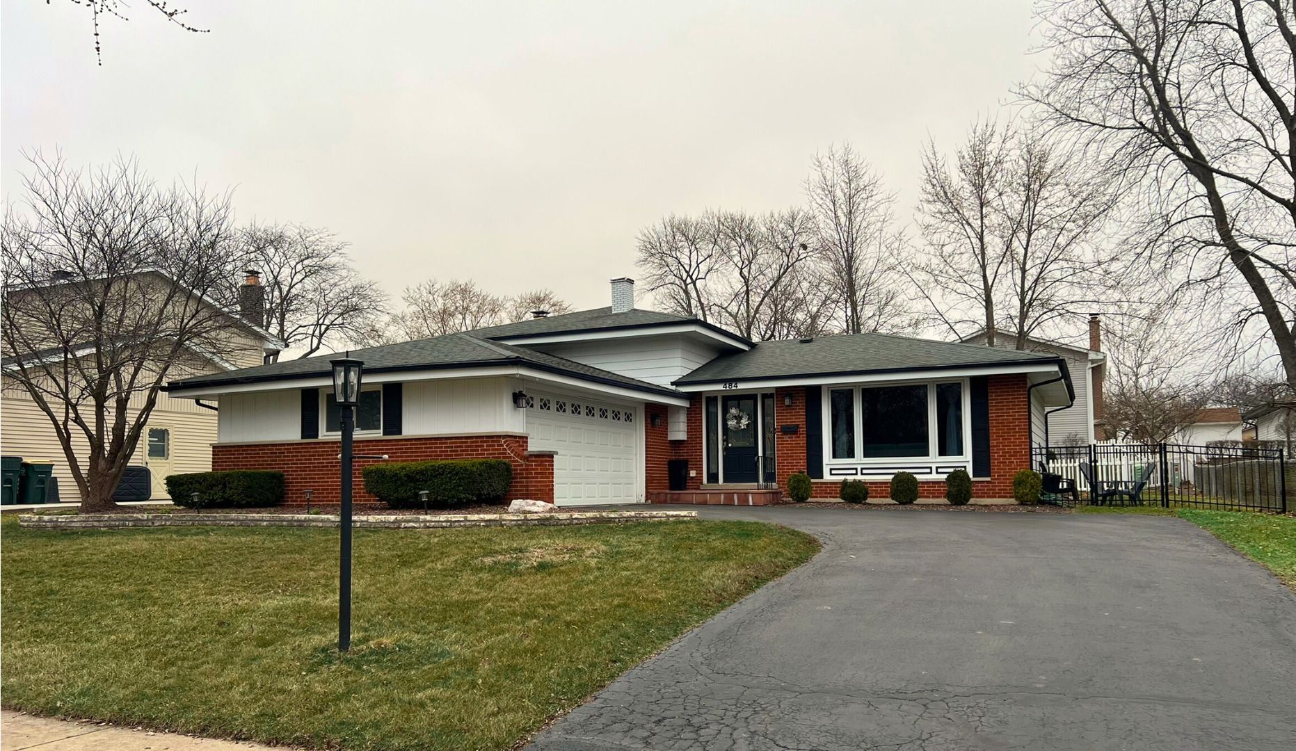 17W484 Earl Court — Darien, IL 60561