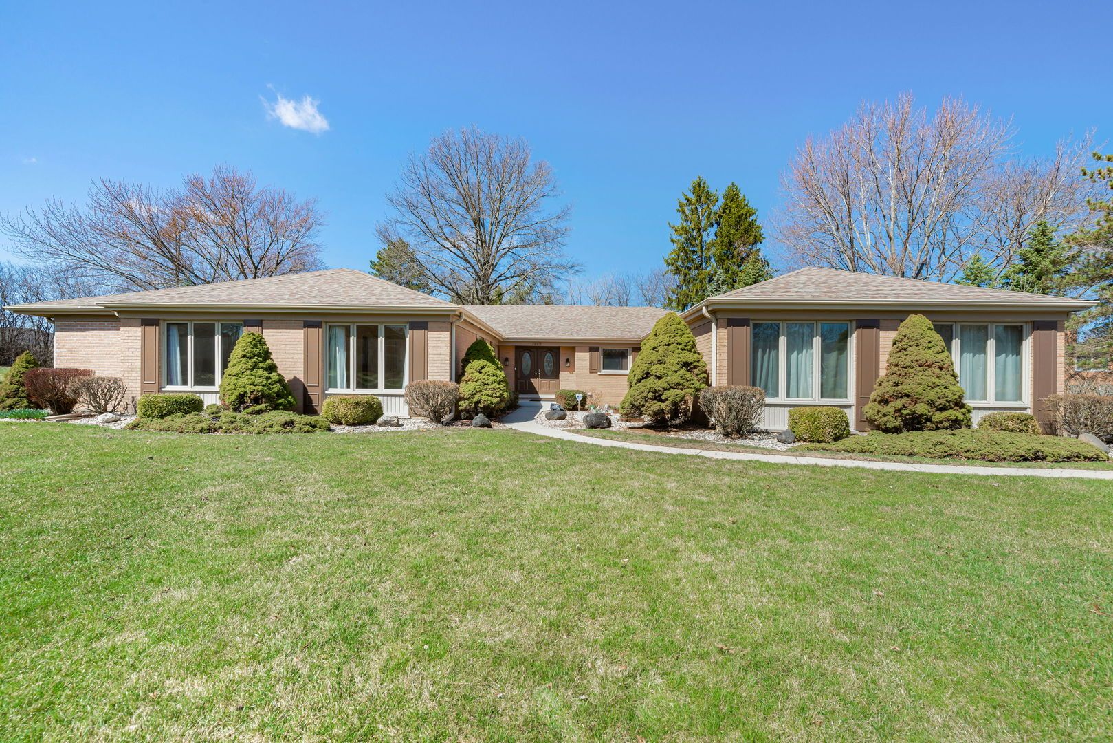 1449 S Shore Court — Barrington, IL 60010