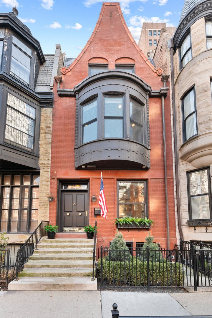 41 Elm Street, Chicago, IL 60611