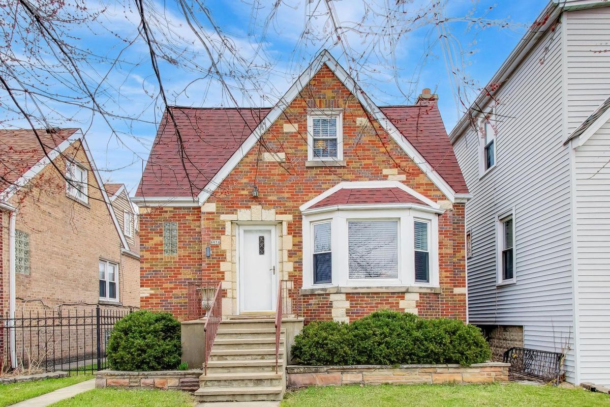 6674 Hayes Avenue, Chicago, IL 60631