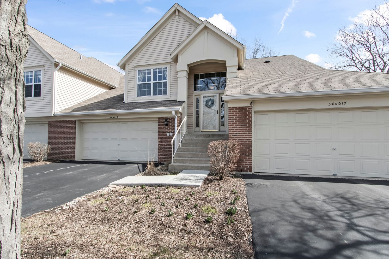 30W019 Juniper Court #30W019 — Warrenville, IL 60555