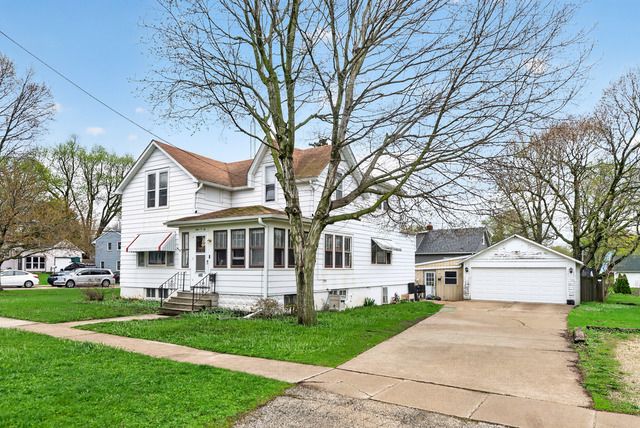 406 Locust Street, Sycamore, IL 60178