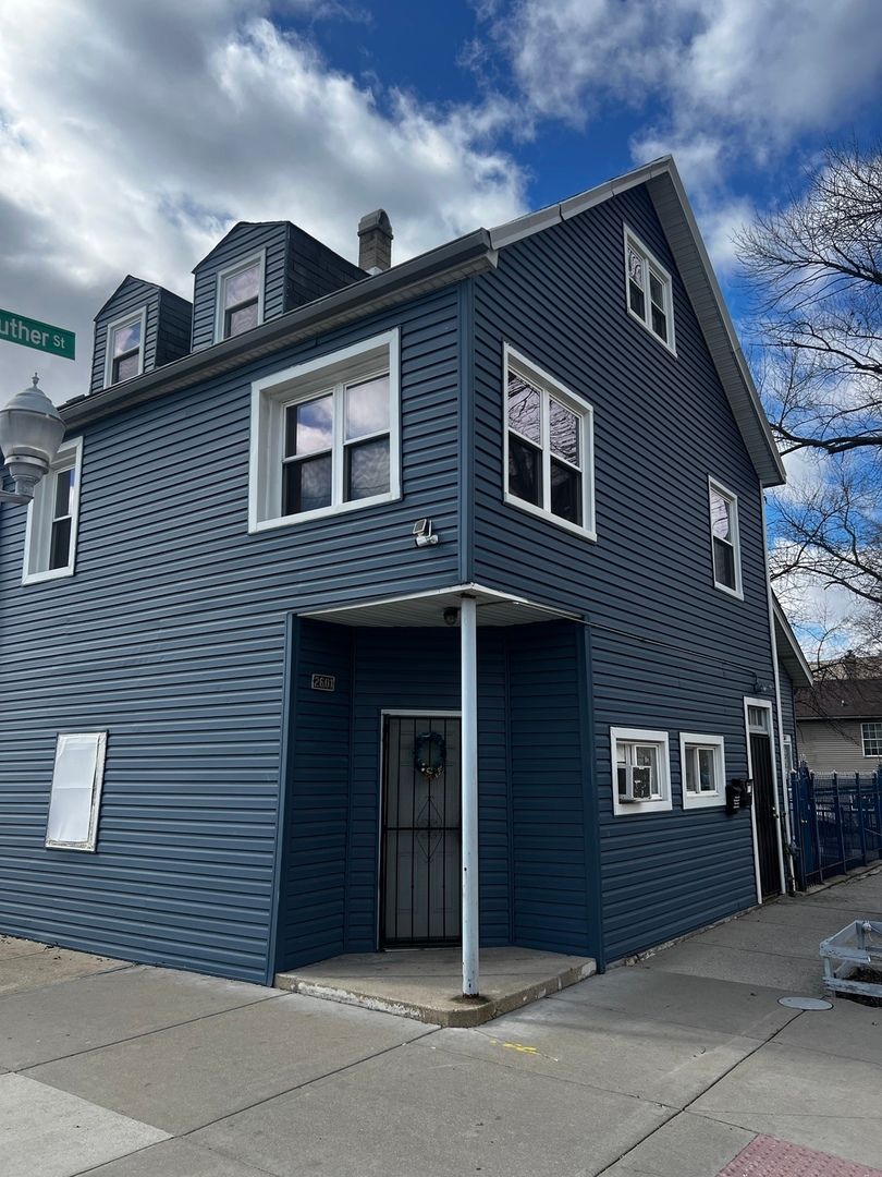 2601 W Luther Street — Chicago, IL 60608