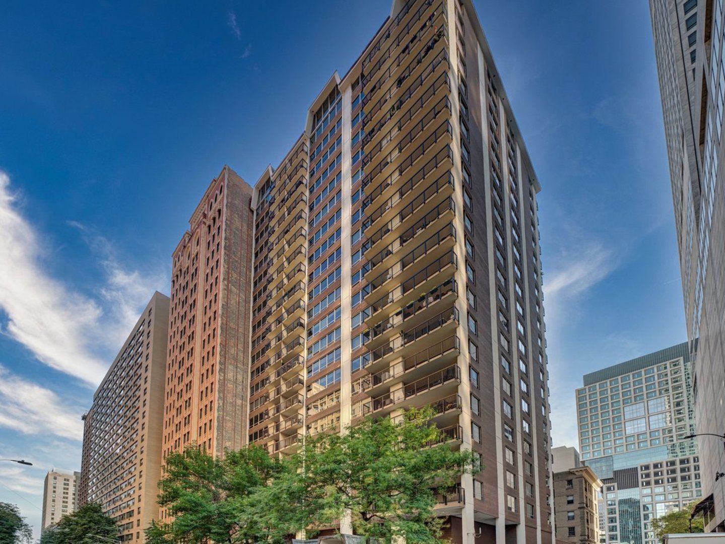 201 E Chestnut Street #23A — Chicago, IL 60611