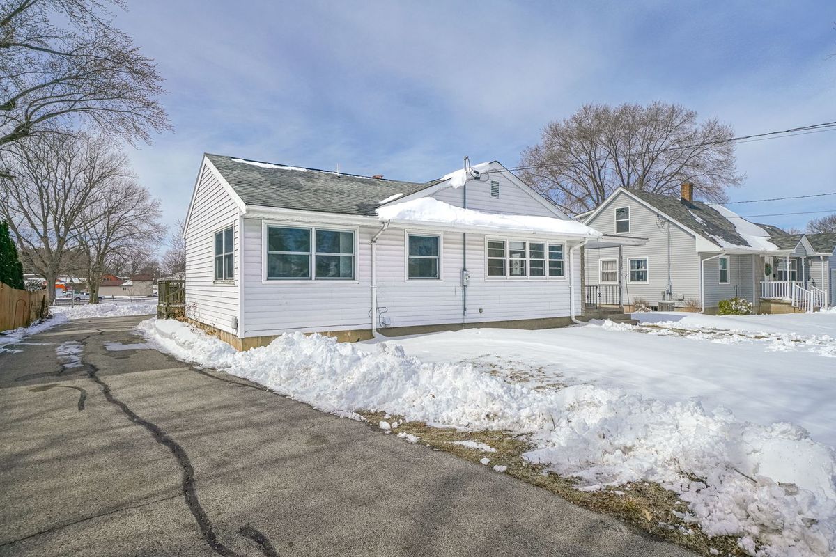 808 5th Street, Oregon, IL 61061