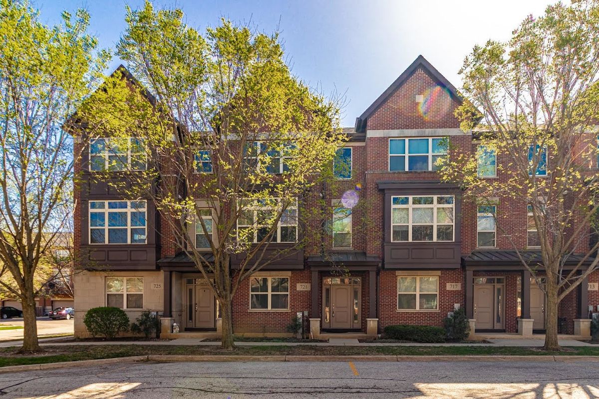 721 Summit Lane, Vernon Hills, IL 60061