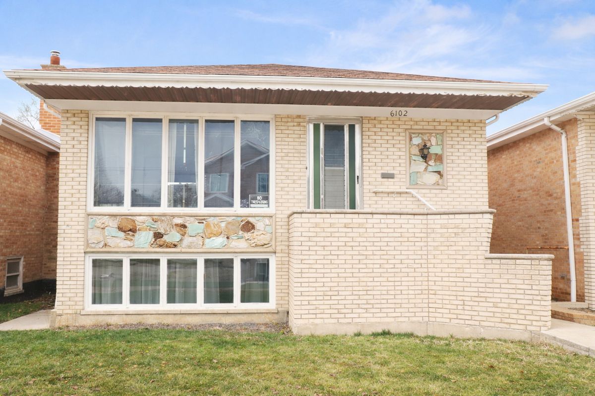 6102 64th Street, Chicago, IL 60638