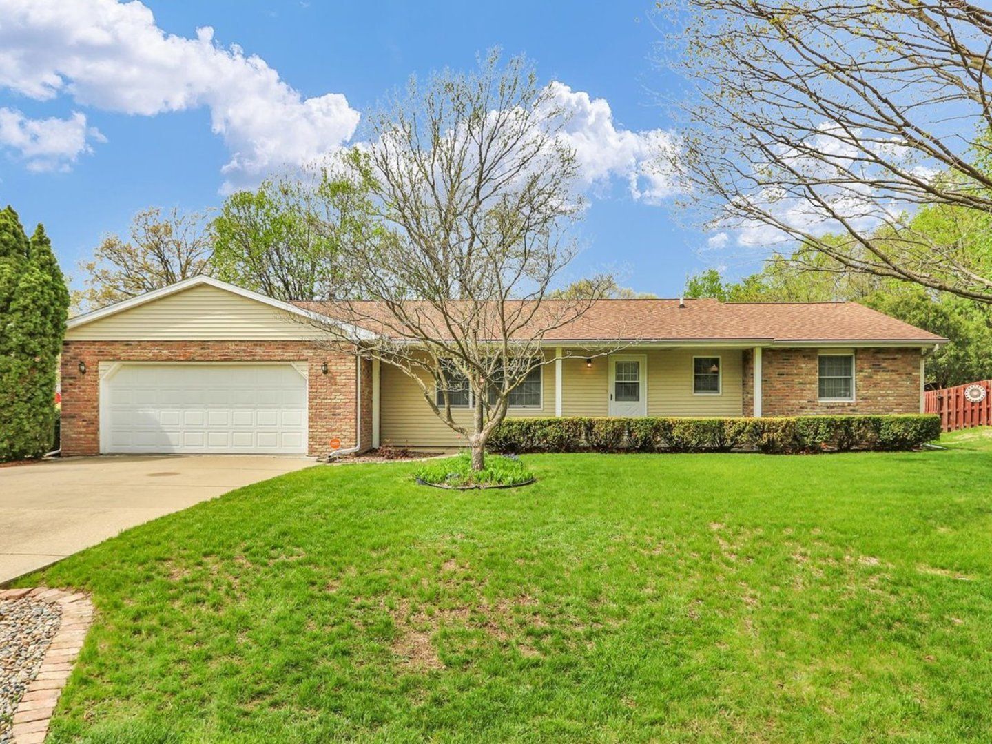 2610 Valkar Lane — Champaign, IL 61822