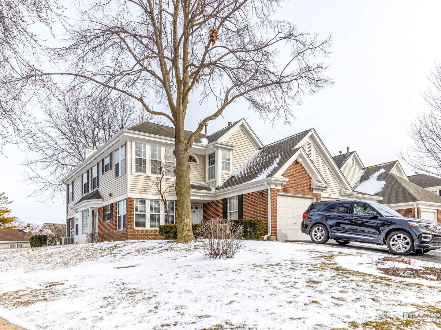 325 Green Knoll Lane #325 — Streamwood, IL 60107