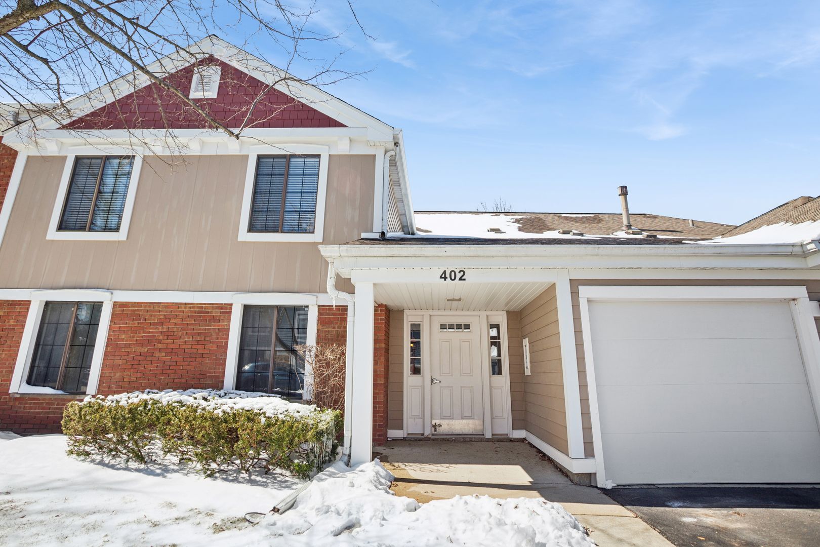 402 Sandalwood Lane #C1 — Schaumburg, IL 60193