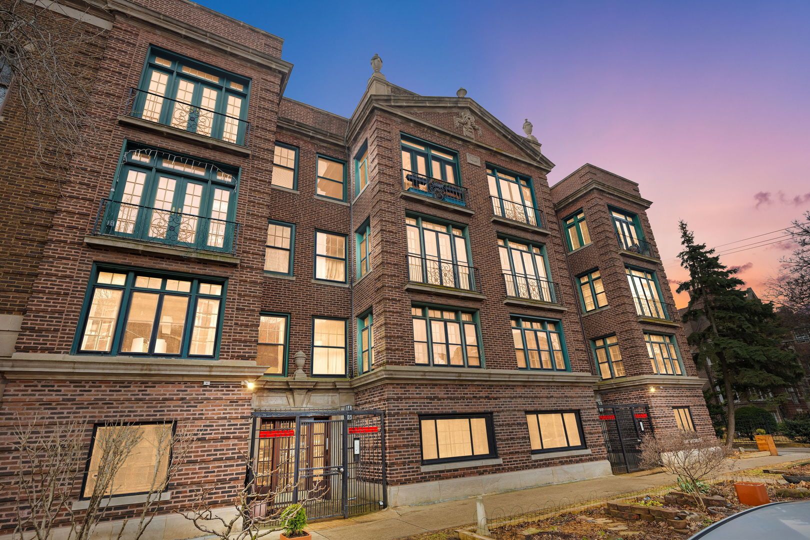 1209 W Farwell Avenue #3W — Chicago, IL 60626