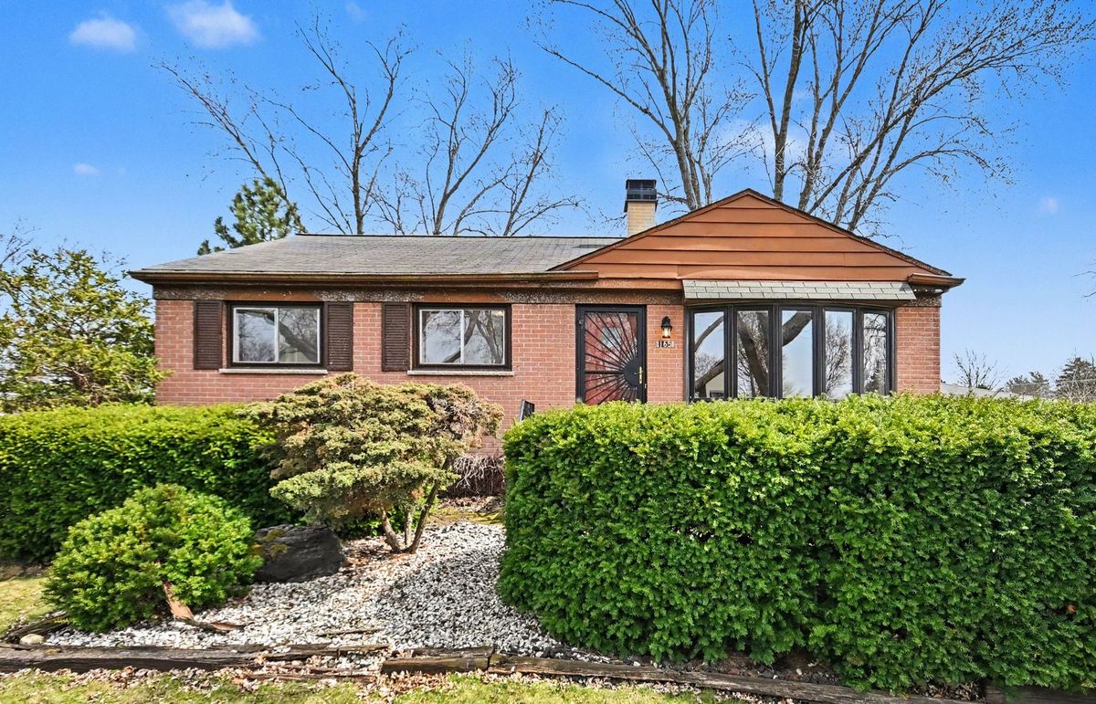 1S165 Buttercup Lane, Villa Park, IL 60181