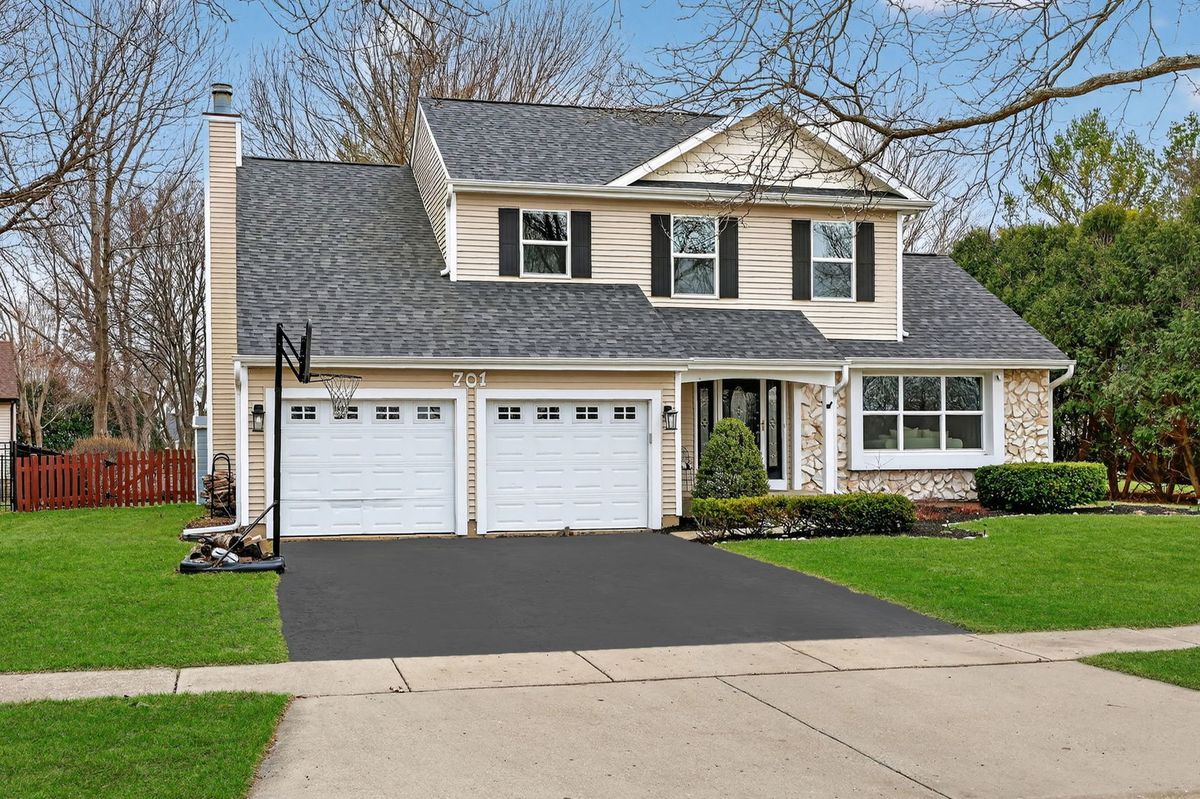 701 Lindsay Lane, West Dundee, IL 60118