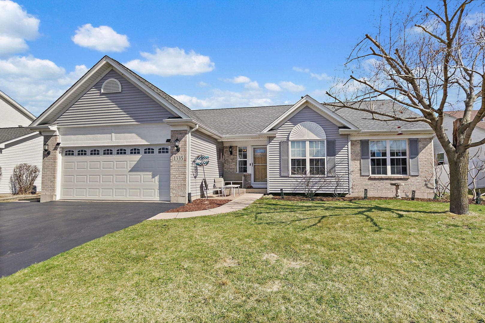 1335 Deerpath Road — Aurora, IL 60506
