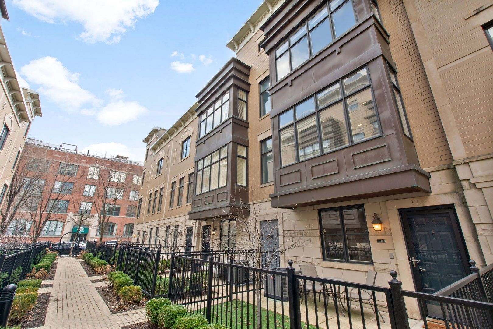 1738 Indiana Avenue — Chicago, IL 60616