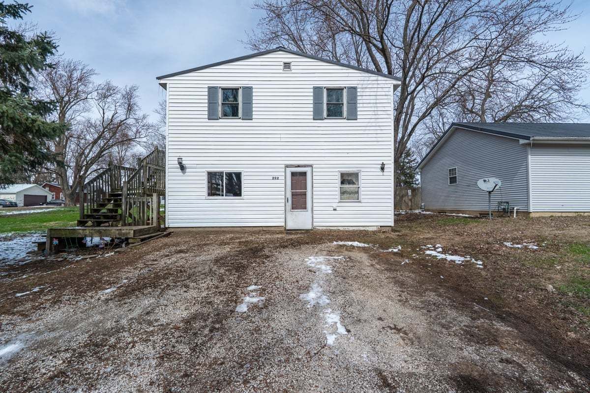 202 Jones Street — Secor, IL 61771