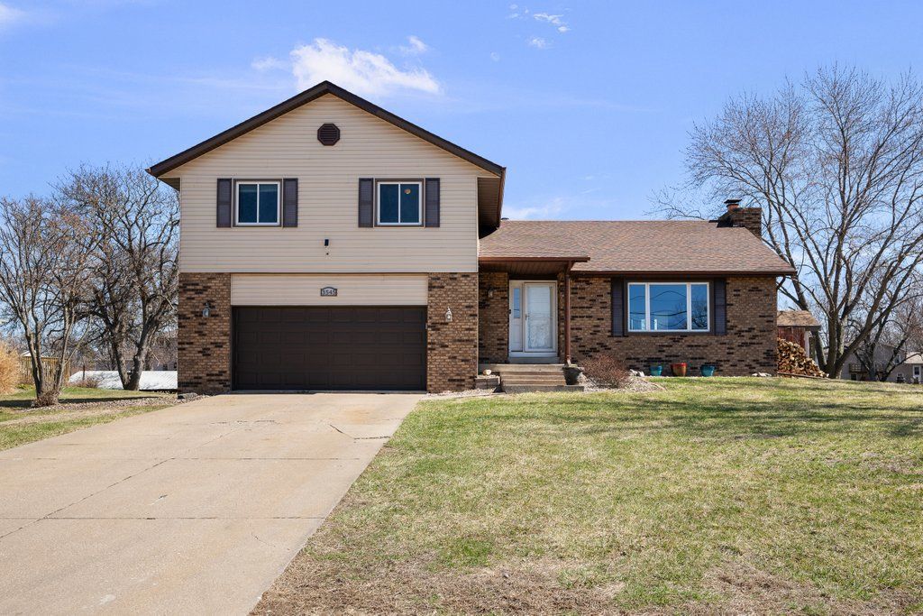 3545 W Harbor Drive — Bettendorf, IA 52722