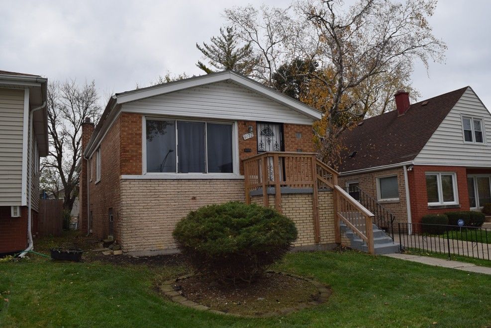 9132 S CRANDON Avenue — Chicago, IL 60617