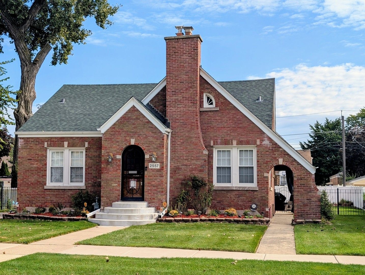 2557 Oak Street — River Grove, IL 60171
