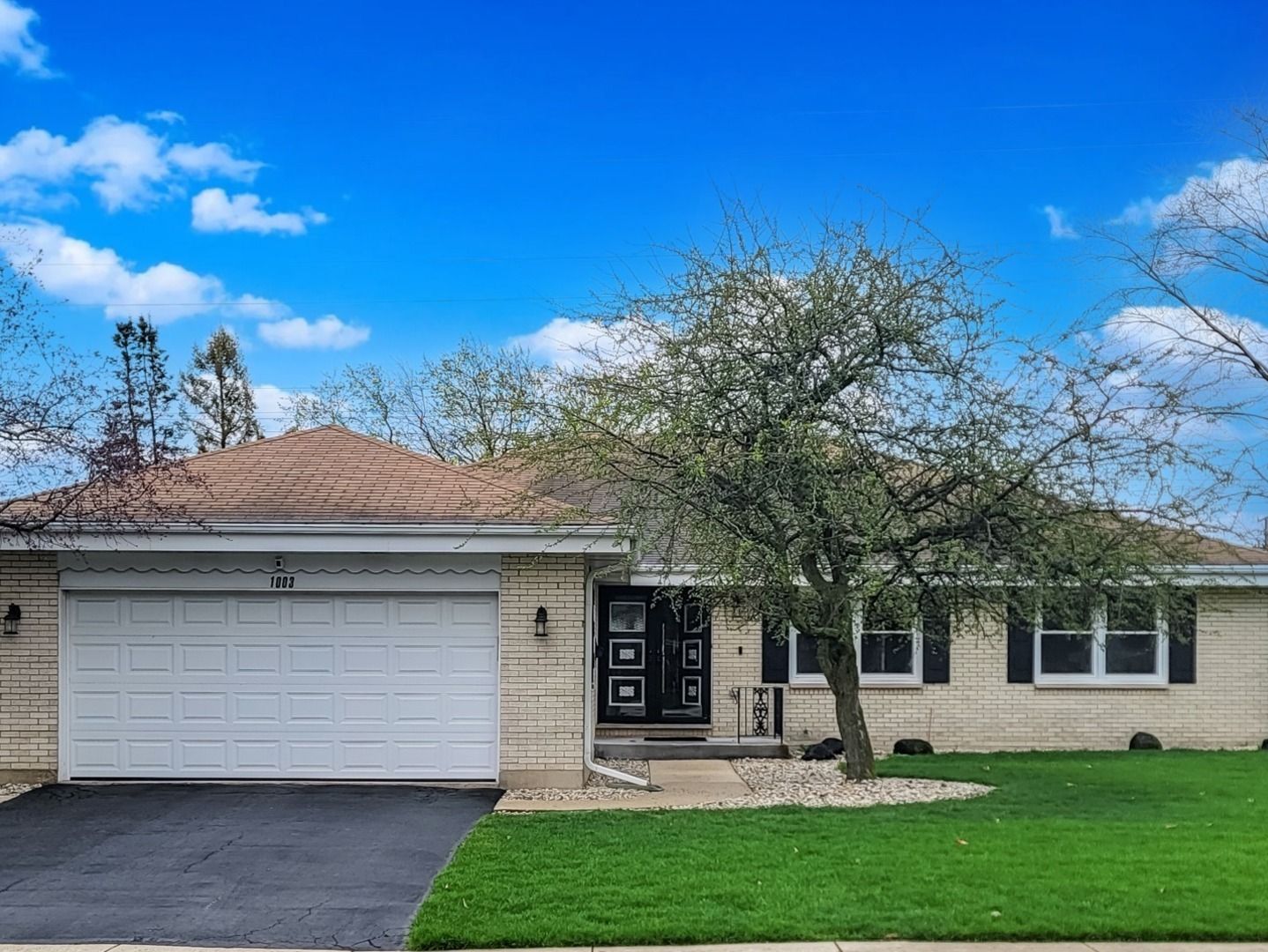 1003 W Hintz Road — Arlington Heights, IL 60004